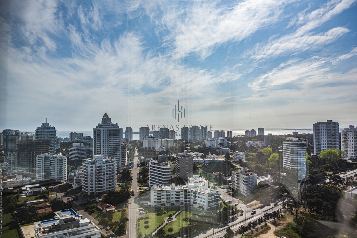 Apartamento ID.3470 - Departamento d 3 dormitoios + dependencia en venta en Playa Brava
