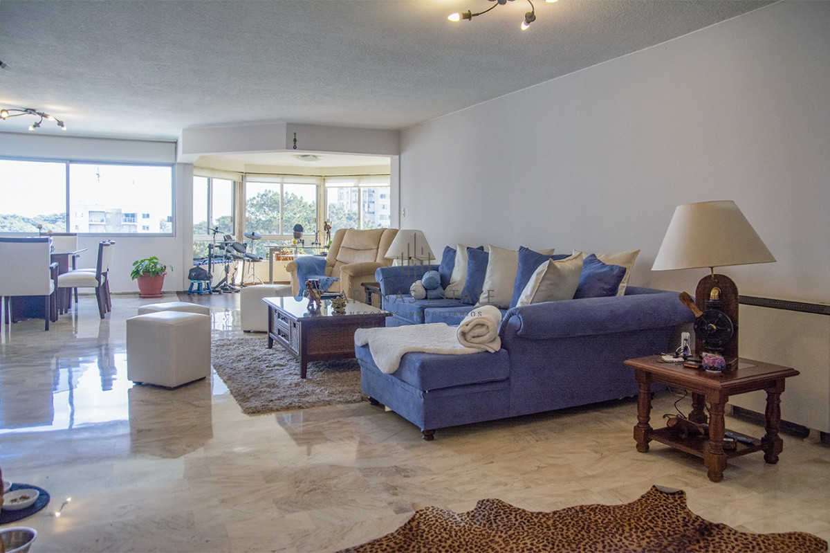 Apartamento ID.2221 - Departamento en venta de 3 dormitorios en Roosevelt Center, Punta del este 