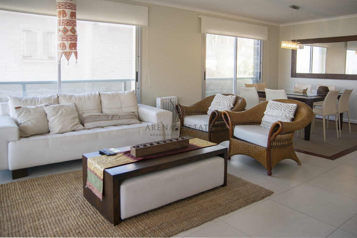 Apartamento ID.2526 - Departamento de 3 dormitorios con parrillero en venta, edificio nuevo en la Peninsula.