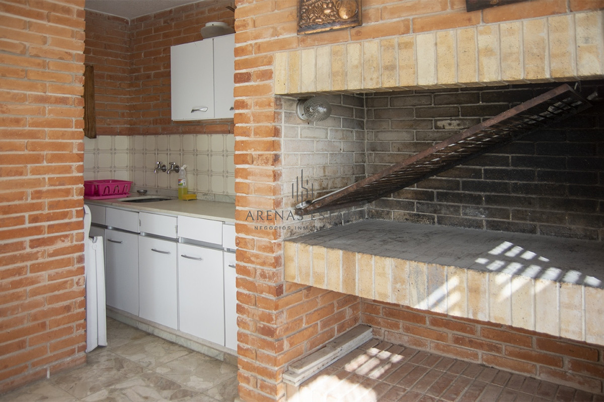 Apartamento ID.2056 - Se vende Hermoso Penthouse frente al mar de 3 dormitorios con barbacoa, Playa Mansa, Punta del Este