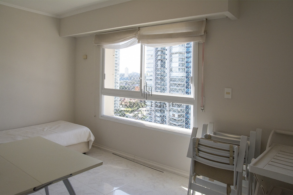 Apartamento ID.2051 - Departamento de 3 dormitorios en venta frente a Playa Mansa, Coral Tower