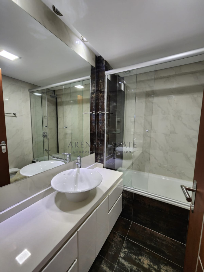 Apartamento ID.2408 - MIAMI BOULEVARD, PUNTA DEL ESTE, PLAYA MANSA, DOS DORMITORIOS , PRIMERAS PARADAS 