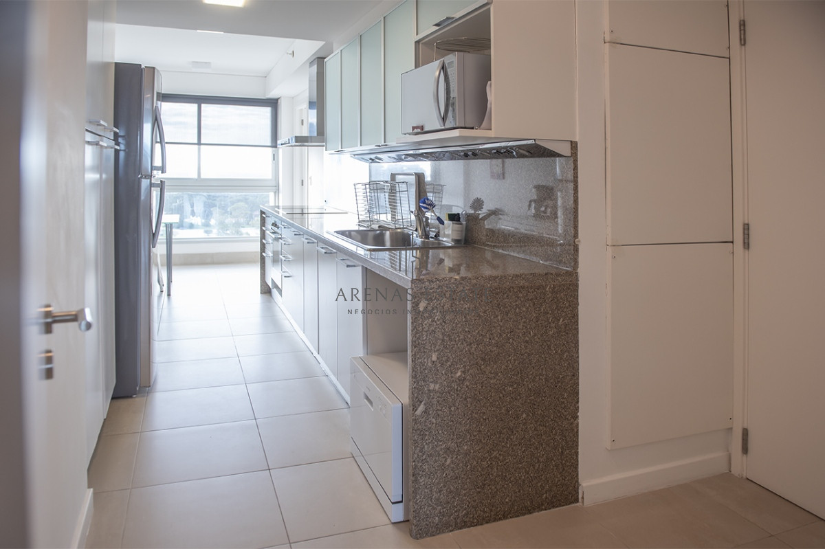 Apartamento ID.3467 - Espectacular departamento frente al mar en venta, 2 dorm + dep en venta