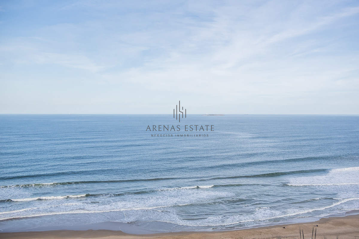 Apartamento ID.3467 - Espectacular departamento frente al mar en venta, 2 dorm + dep en venta
