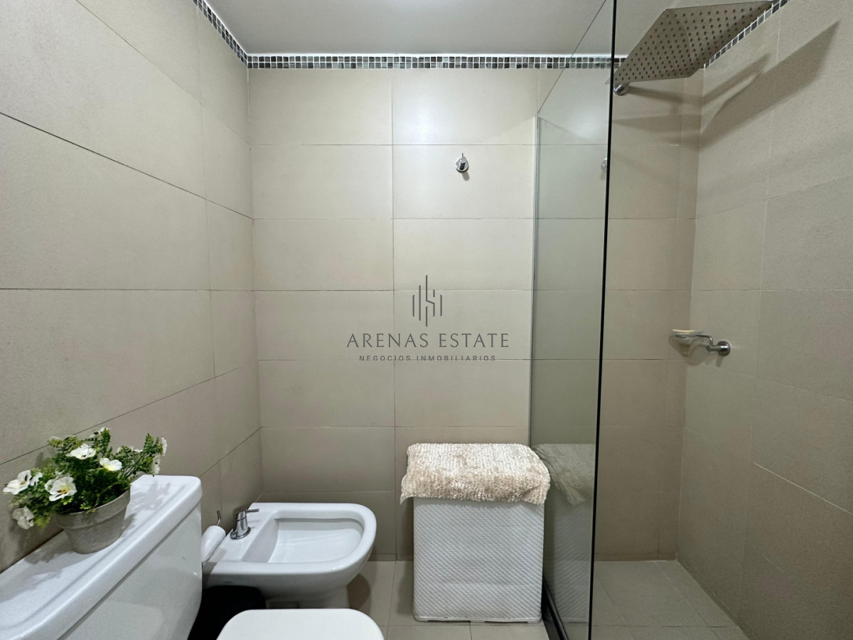 Apartamento ID.4104 - Vende apartamento de 1 dormitorio y medio en Peninsula, Punta del Este