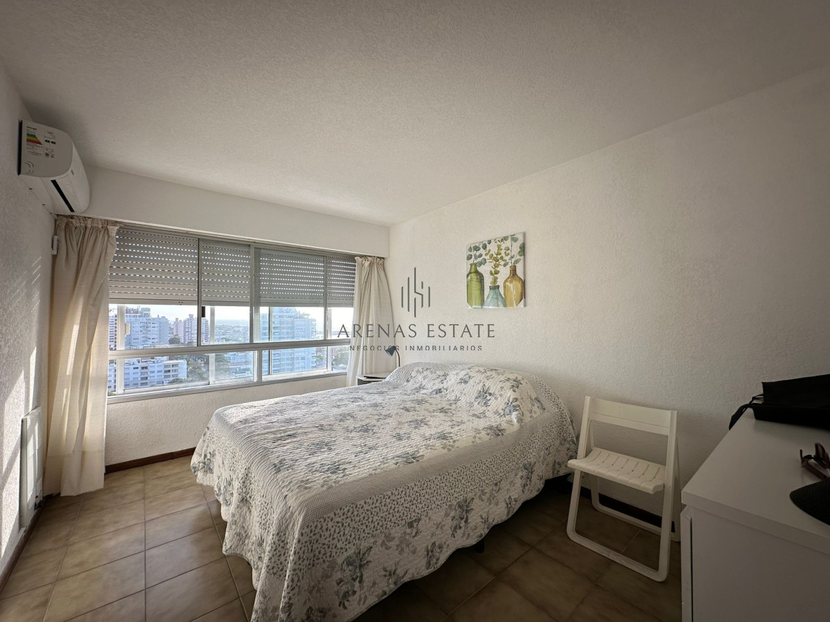 Apartamento ID.3791 - Vende apartamento de 3 dormitorios en Torre Gattas, Punta del Este 