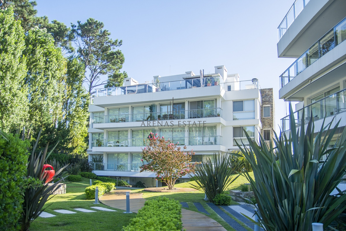 Apartamento ID.2542 - Espectacular departamento duplex a pasos del mar . 3 dormitorios en venta