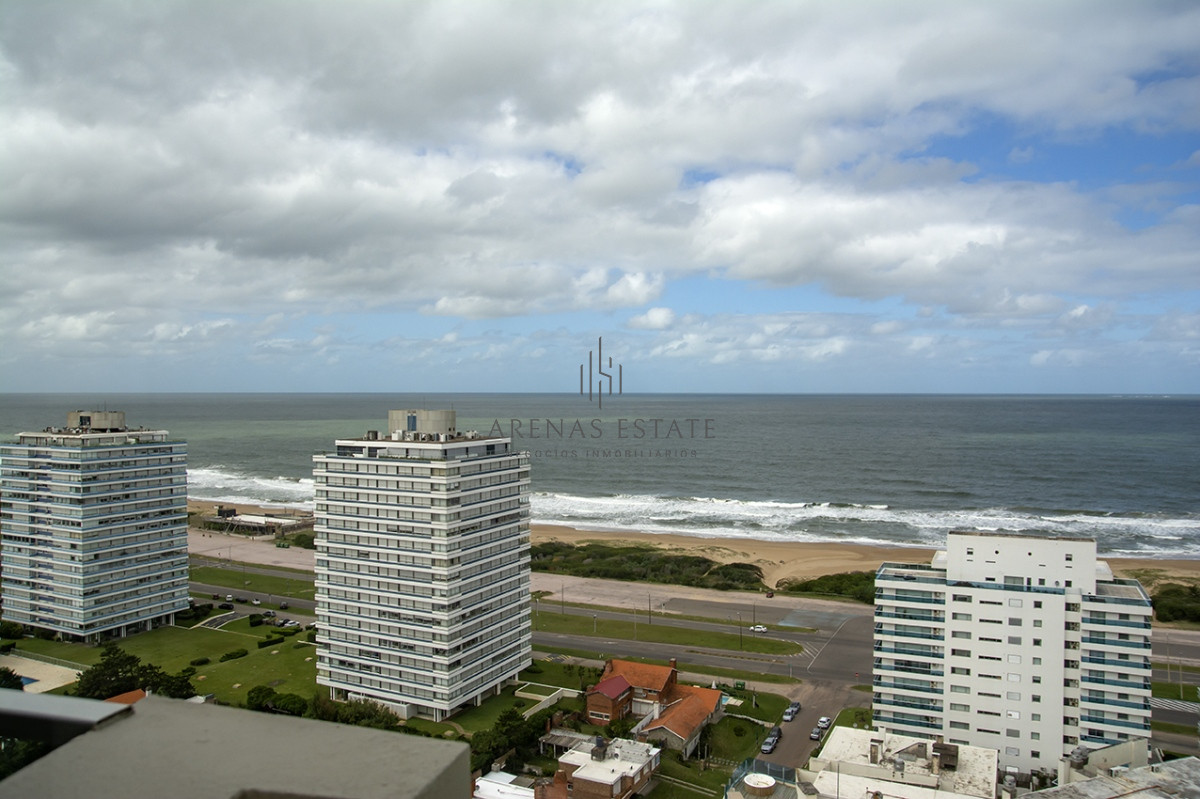 Apartamento ID.2612 - Vende apartamento de 3 dormitorios en Wind Tower, piso alto con vista al mar , Punta del Este 