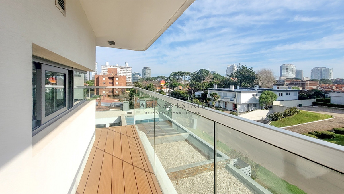 Apartamento ID.3565 - Apartamento de 2 dormitorios en venta en Punta del Este, Edif. Chronos