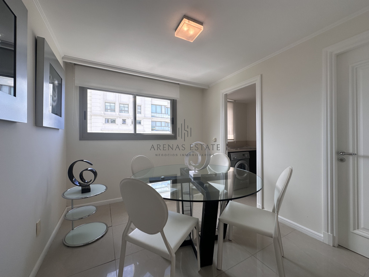 Apartamento ID.3540 - Vende apartamento esquinero de 3 dormitorios en Imperiale, Punta del Este