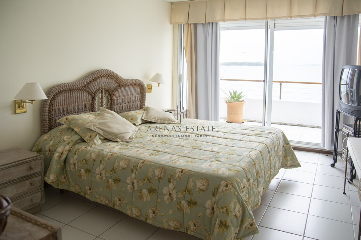 Apartamento ID.2984 - Departamentos en venta de 3 dormitorios Frente al Puerto , Punta del este 