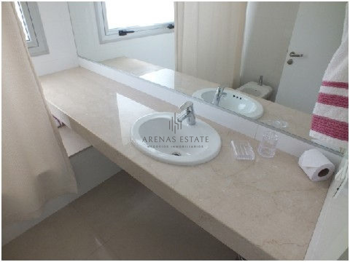 Apartamento ID.2049 - Venta Apartamento de 3 dormitorios en zona Brava, Punta del Este