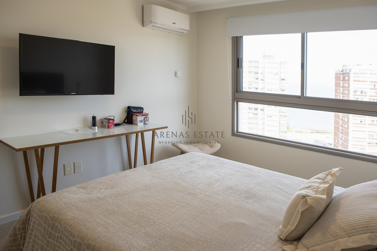 Apartamento ID.3376 - Apartamento de 2 dormitorios en Torre Imperiale , Punta del este , Playa Brava 