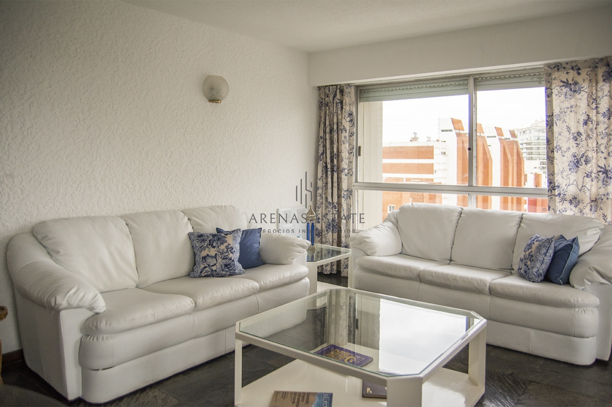 Apartamento ID.2832 - Apartamento en Venta de 3 dormitorios en parada 2 de playa brava, cerca de servicios en Punta del Este 