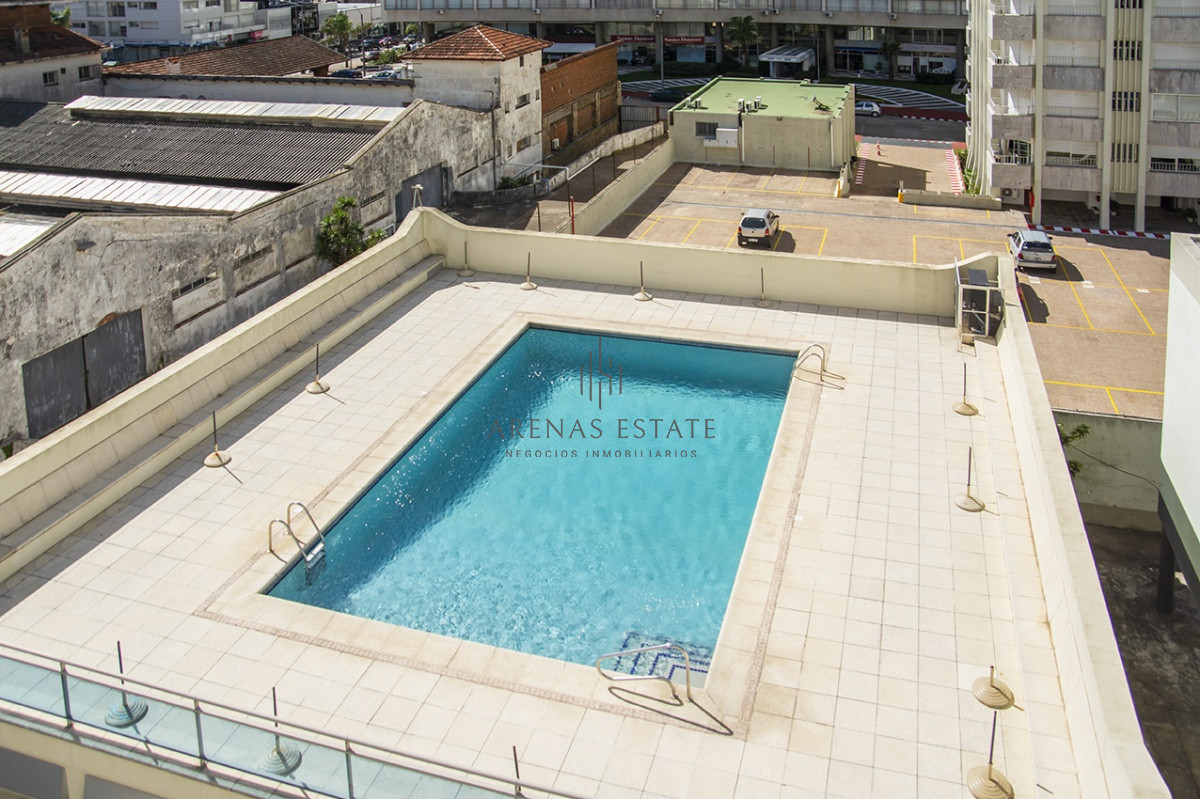 Apartamento ID.1032 - Vende y alquila apartamento de 2 dormitorios en Peninsula, Punta del Este 