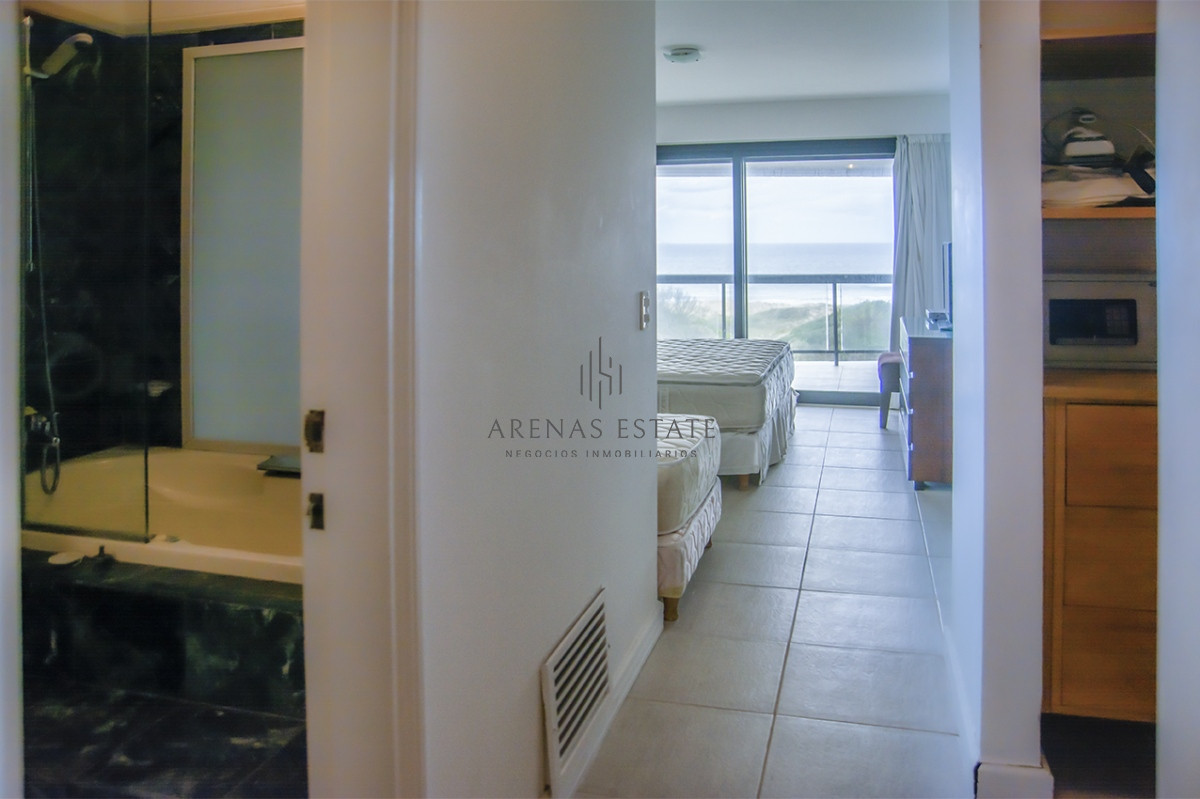 Apartamento ID.2050 - Penthouse en venta muy cómodo e iluminado. 4 dormitorios + dep. 