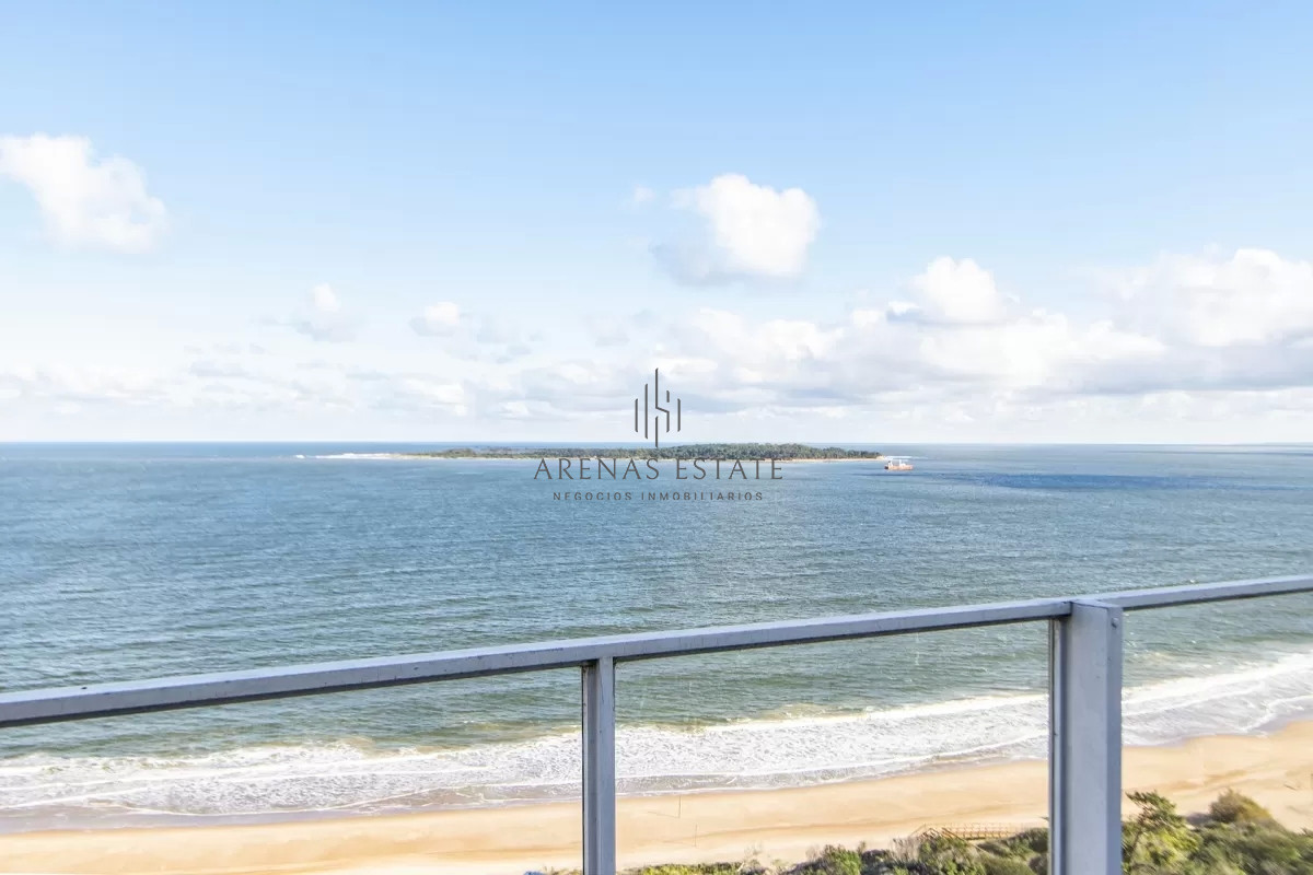 Apartamento ID.2229 - Vende excelente departamento 3 dormitorios en Tunquelen , Playa Mansa, Punta del este