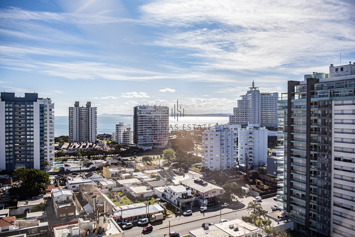 Apartamento ID.3098 - Piso alto con vista panoramica, 1 dormitorio y medio en venta. Punta del Este