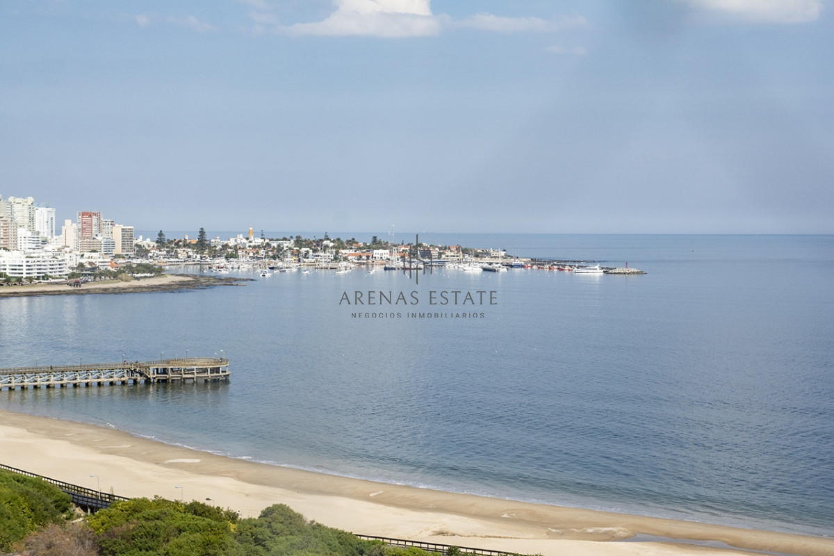 Apartamento ID.2051 - Departamento de 3 dormitorios en venta frente a Playa Mansa, Coral Tower
