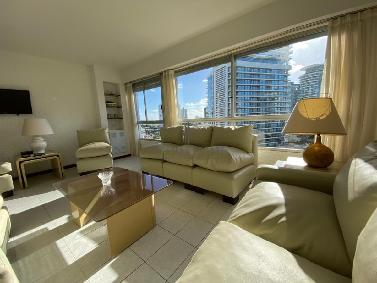 Apartamento ID.3789 - Vende Apartamento de 3 dormitorios en Brava, Excelente edificio.