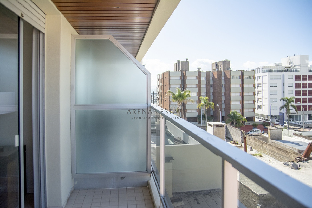 Apartamento ID.1895 - PORTO MARE , PUERTO , Penthouse duplex de 3 dormitorios en venta. Departamento con parrillero. 