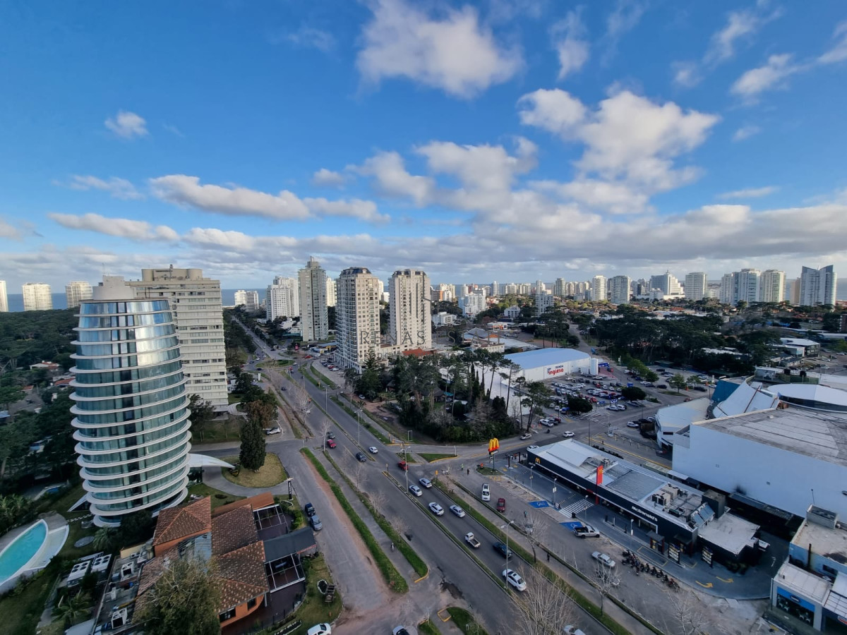 Apartamento ID.3800 - Vende espectacular apartamento de 3 dormitorios en Punta del Este