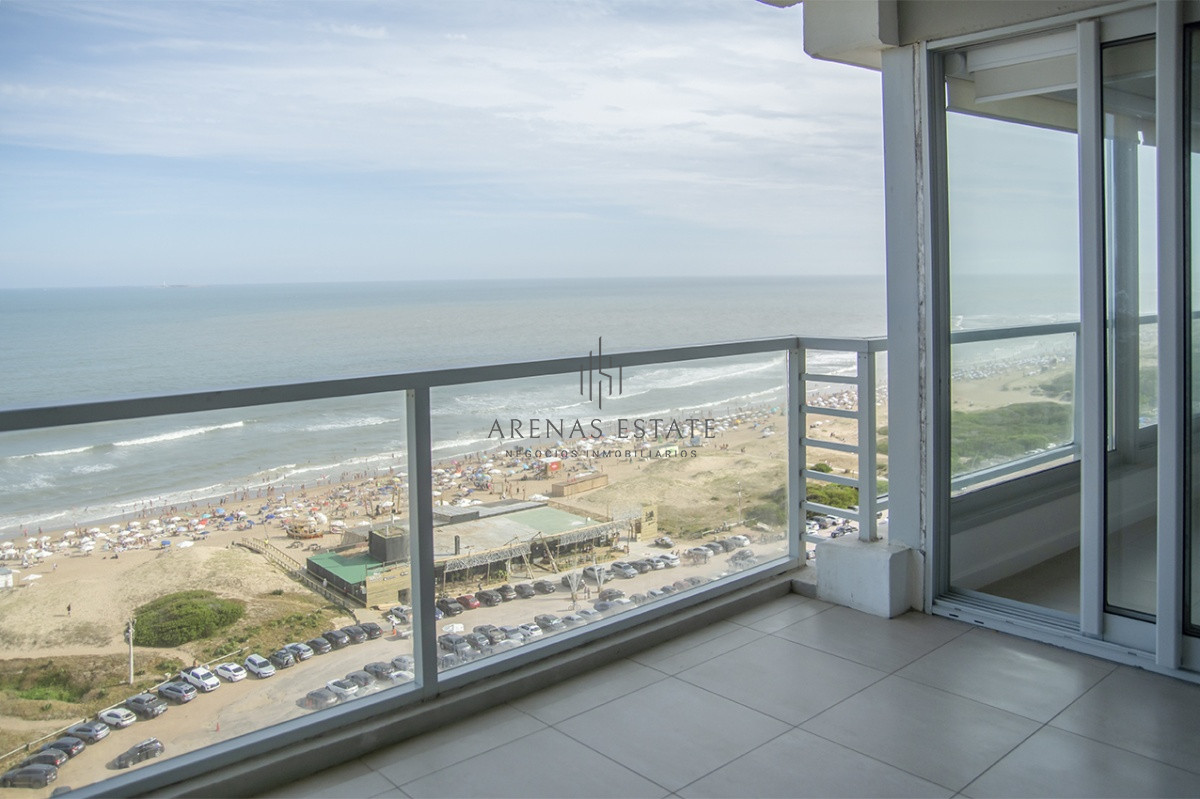 Apartamento ID.3645 - Le Parc Punta del Este, torre de categoría frente al mar.