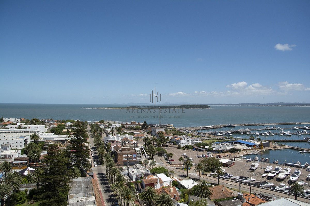 Apartamento ID.2211 - Hermoso departamento de 3 dormitorios a la venta, a pasos del mar