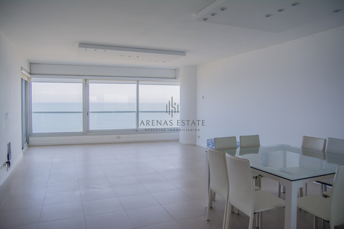 Apartamento ID.3645 - Le Parc Punta del Este, torre de categoría frente al mar.