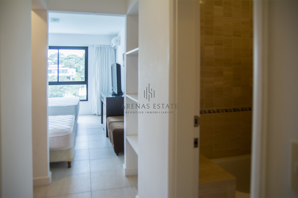 Apartamento ID.2050 - Penthouse en venta muy cómodo e iluminado. 4 dormitorios + dep. 