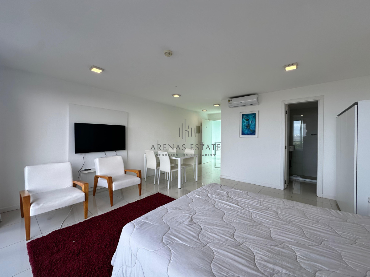 Apartamento ID.4251 - Monoambiente en venta en Punta Del Este  con vista al mar