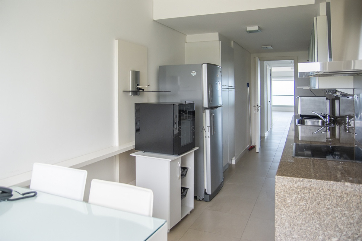 Apartamento ID.3645 - Le Parc Punta del Este, torre de categoría frente al mar.