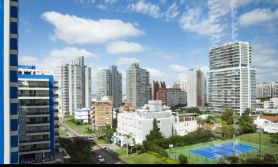 Apartamento en venta de 3 dormitorios en Forest Tower , Punta del este