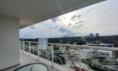 Vende apartamento en Torre Yoo, de 1 dormitorio y medio, Punta del este