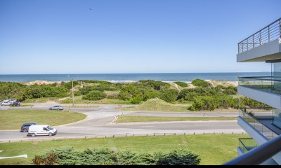Penthouse frente al mar en venta en Blue Bird, 3 dormitorios en suite. Punta del este