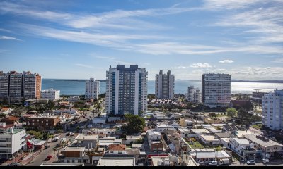 Piso alto con vista panoramica, 1 dormitorio y medio en venta. Punta del Este