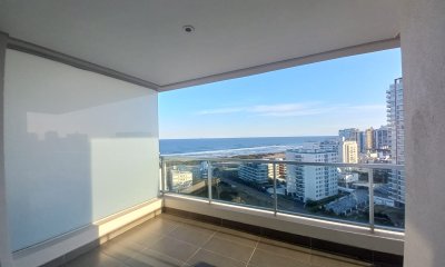 Oportunidad. Se vende apartamento de 2 dormitorios con hermosa vista al mar, zona Aidy grill Punta del Este