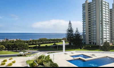 Vende apartamento de 3 dormitorios en Mansa, Punta del Este.