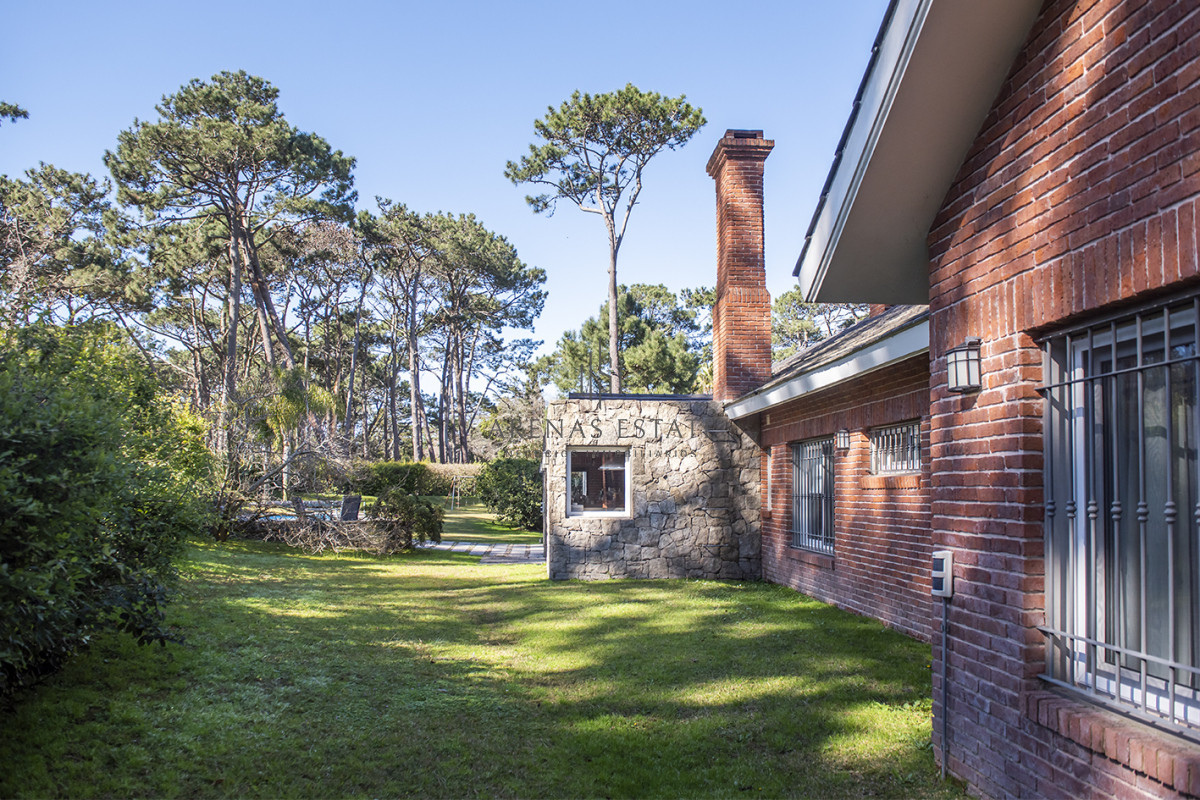 Casa ID.3957 - Vende casa en Playa Mansa, Punta del Este