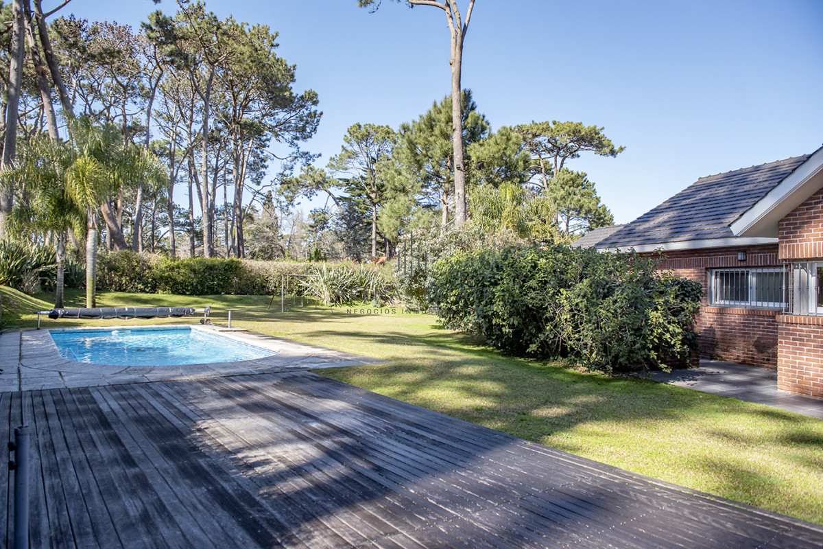 Casa ID.3957 - Vende casa en Playa Mansa, Punta del Este