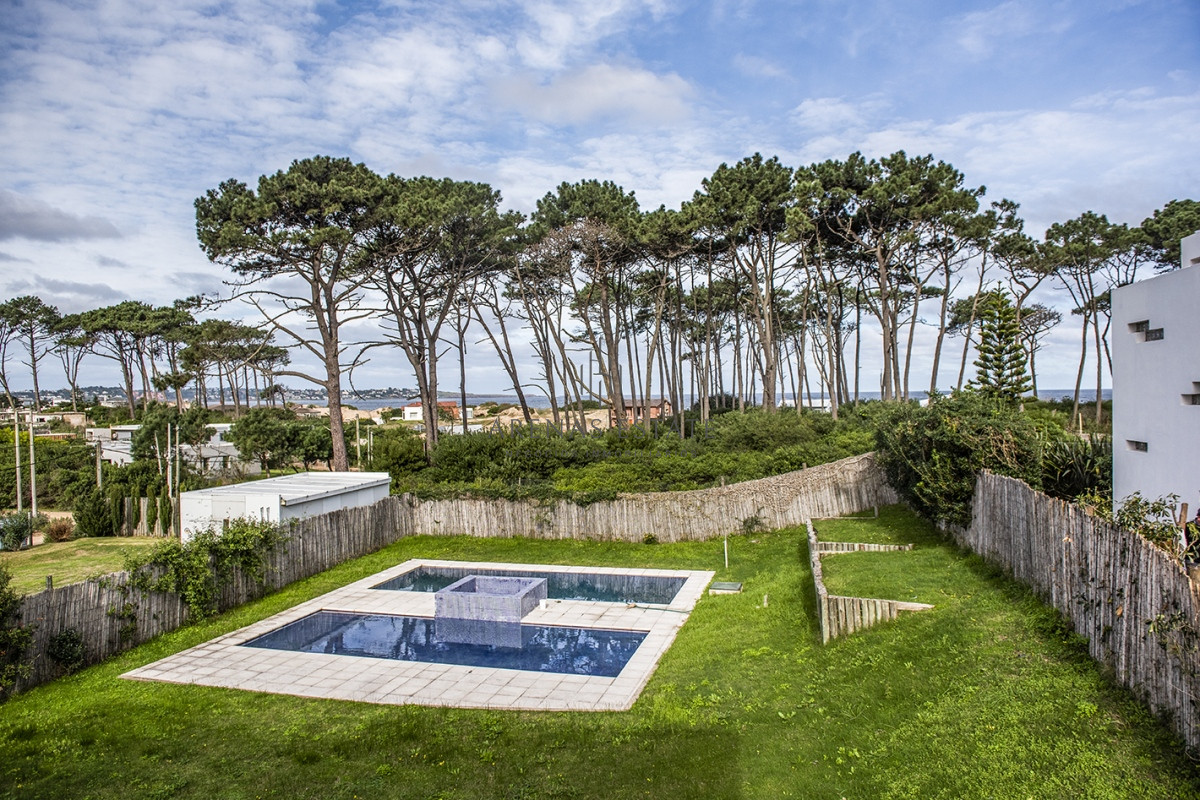 Casa ID.3304 - Casa en Venta de 4 dormitorios en Chihuahua , Punta del este 