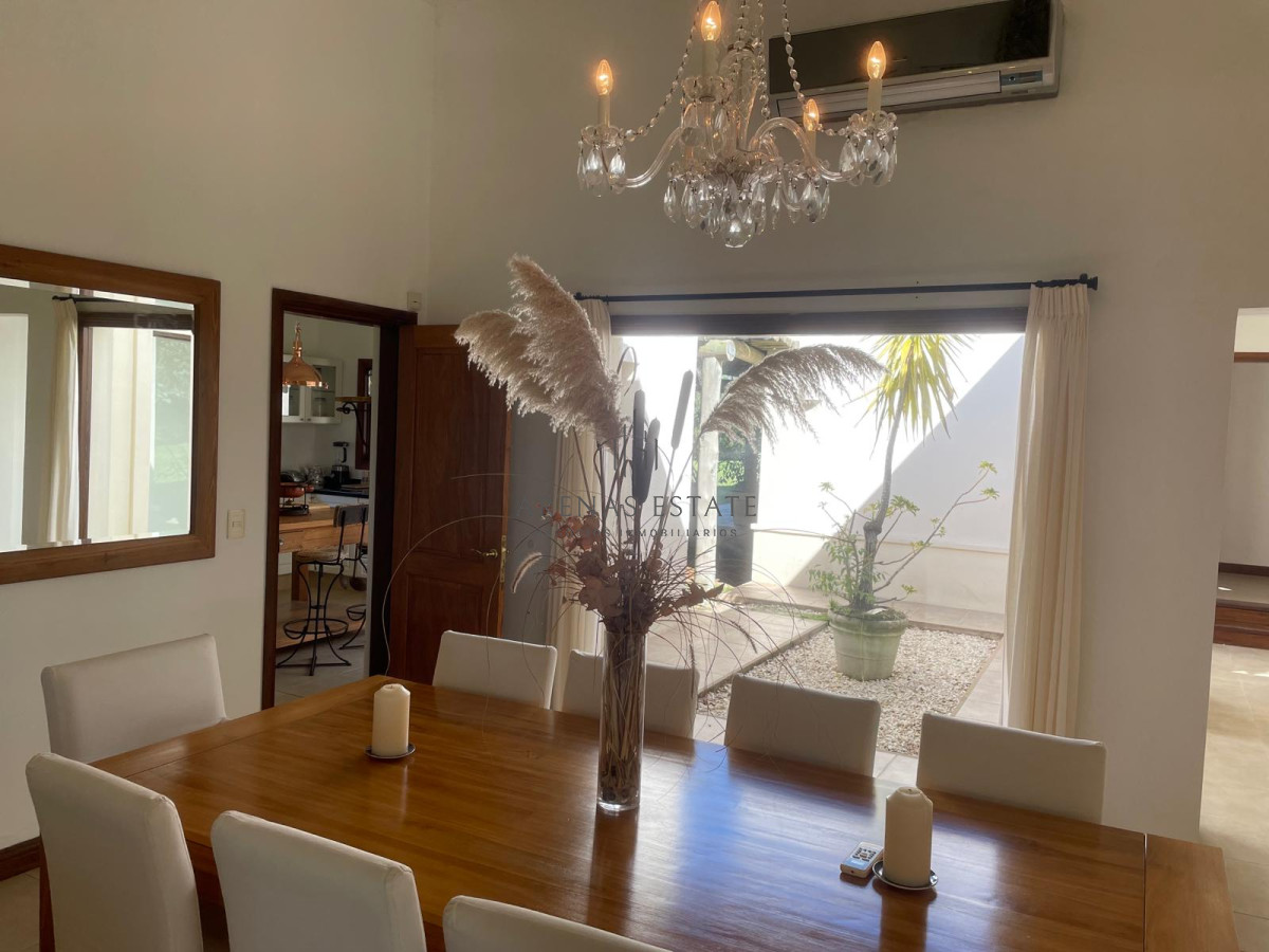 Casa ID.4007 - Vende impresionante casa en Punta Ballena de 2 dormitorios.