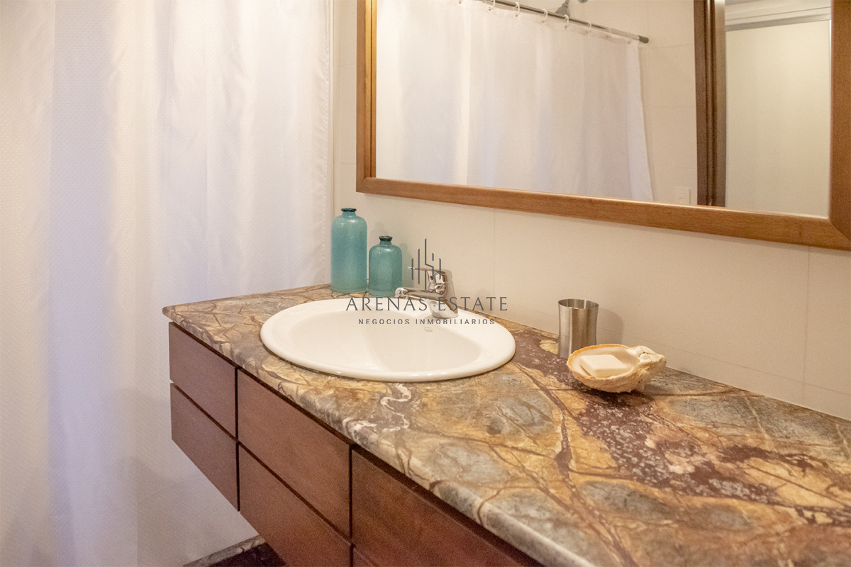 Casa ID.3957 - Vende casa en Playa Mansa, Punta del Este