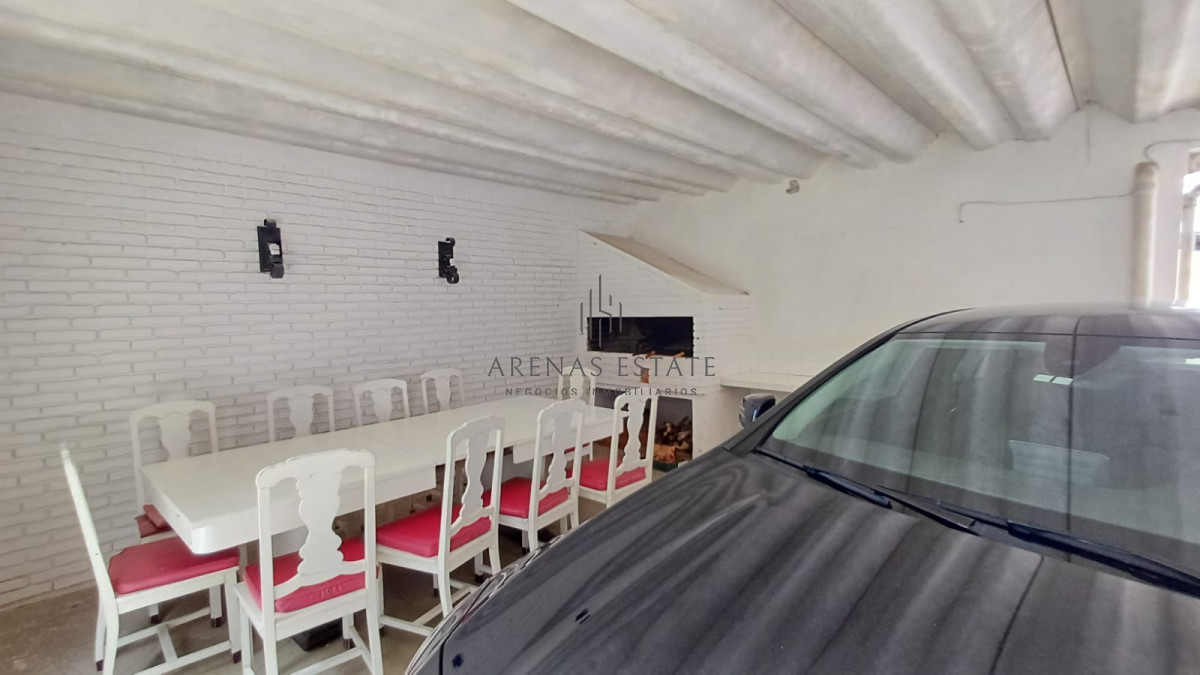 Casa ID.2201 - Vende Casa en Zona comercial en Lugano - Punta del Este