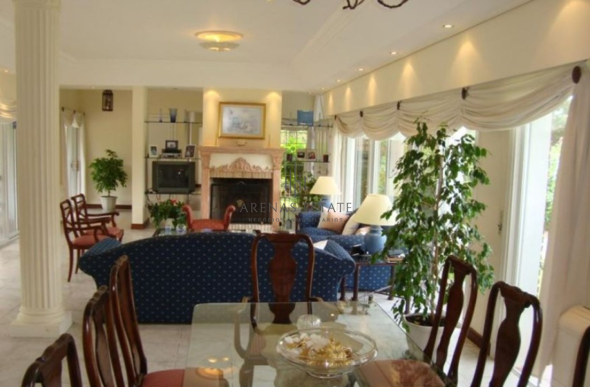 Casa ID.2865 - Hermosa casa en venta de 5 dormitorios.