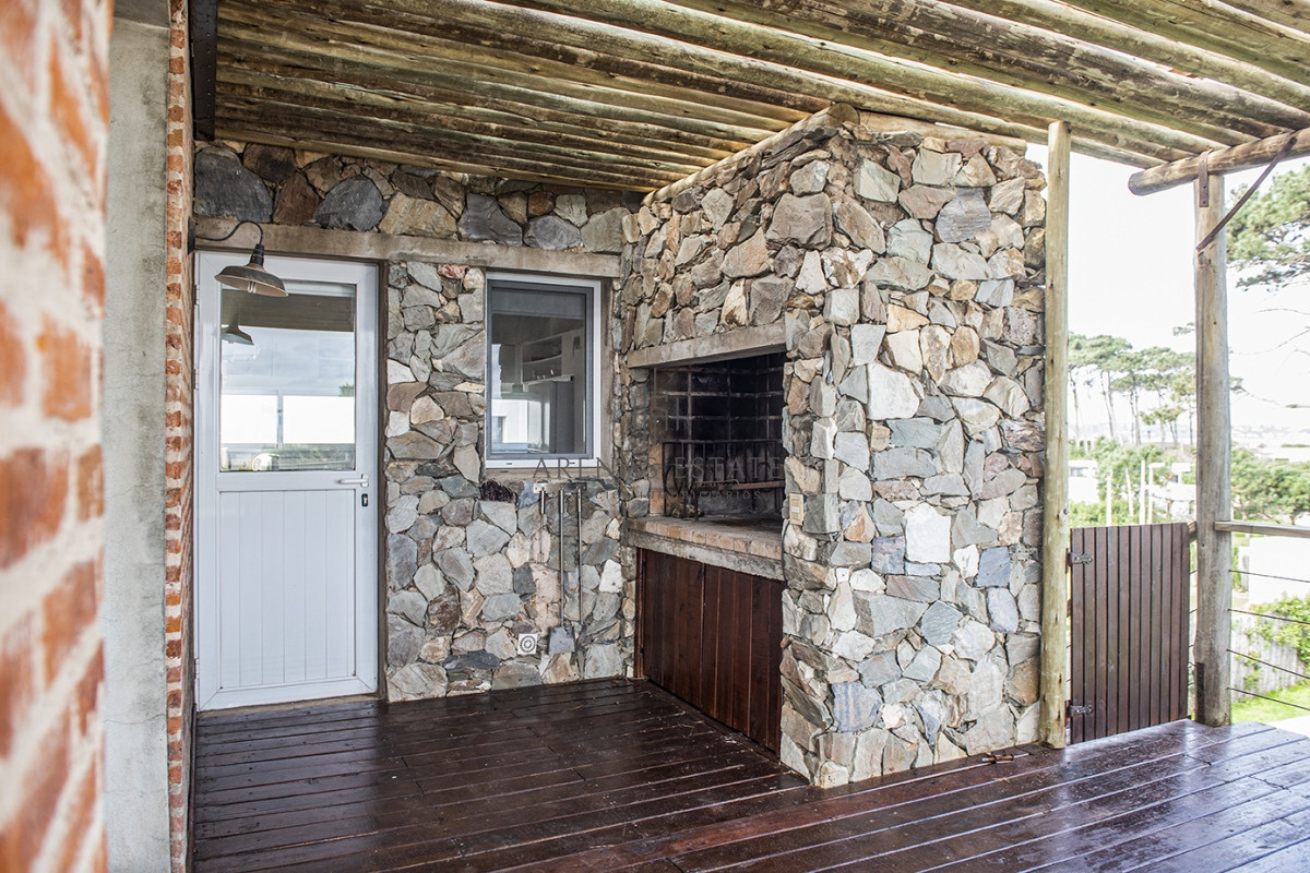 Casa ID.3304 - Casa en Venta de 4 dormitorios en Chihuahua , Punta del este 