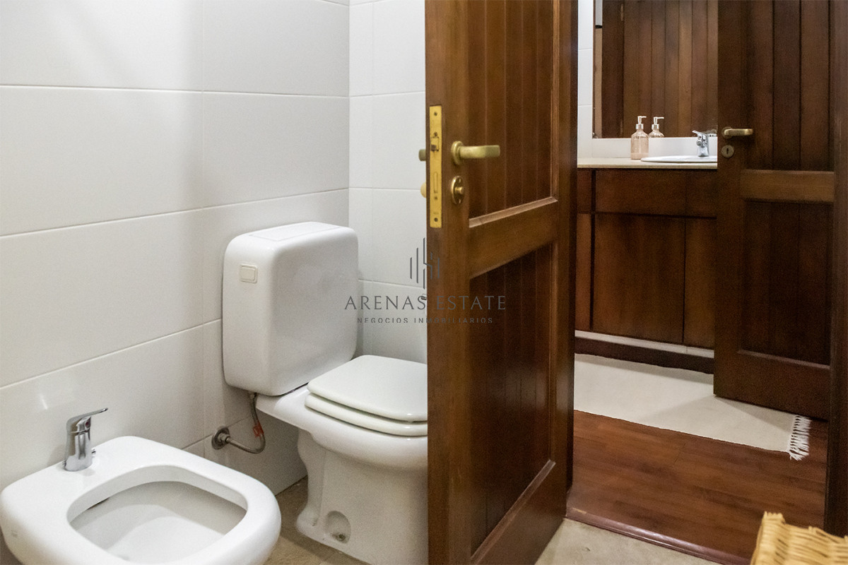 Casa ID.3957 - Vende casa en Playa Mansa, Punta del Este