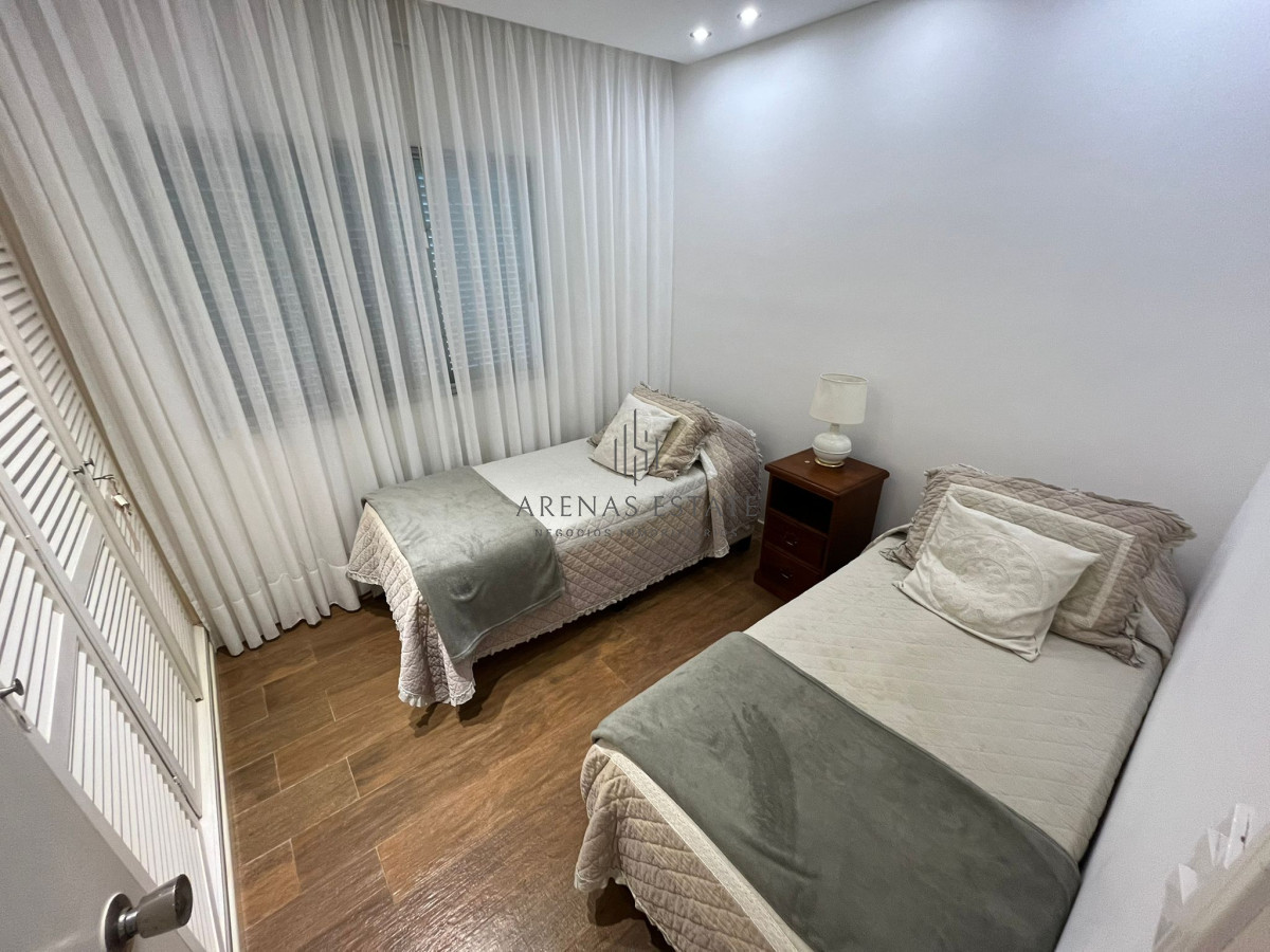 Casa ID.3951 - Hermosa Casa en venta de 4 dormitorios en Cantegril, Punta del este. 