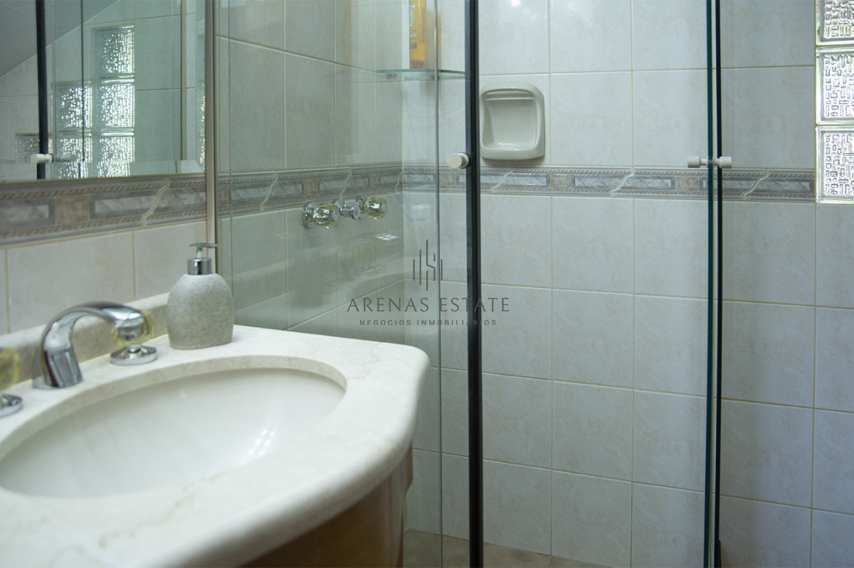 Casa ID.2838 - Venta Hermosa casa de 3 dormitorios en Jardines de Córdoba, Punta del Este con pileta y barbacoa