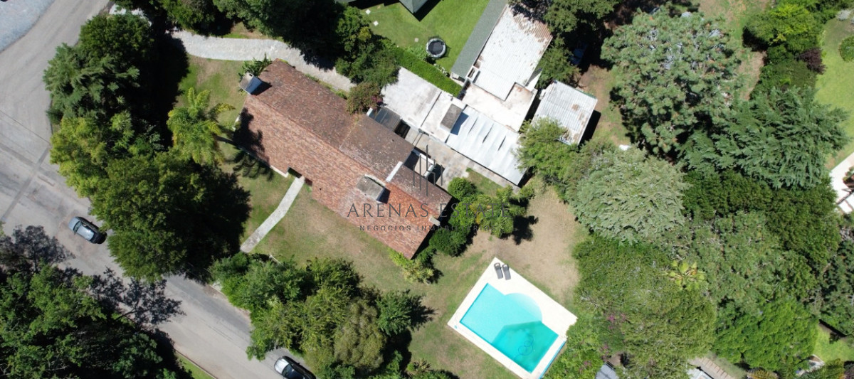 Casa ID.3958 - En venta casa en Barrio Golf, Punta del Este de 6 dormitorios.